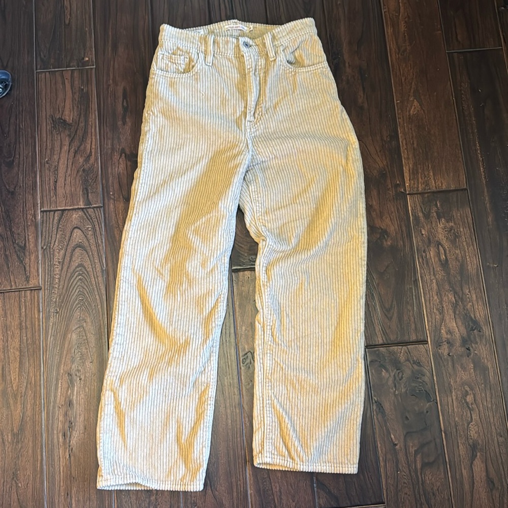 Levi’s Corduroy Size 26 Ribage Straight Ankle